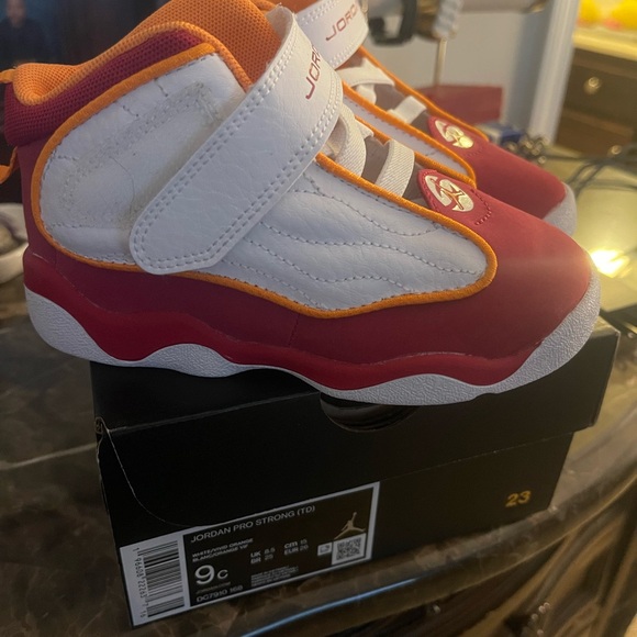 Jordan Pro Strong toddler sneakers - Picture 1 of 3